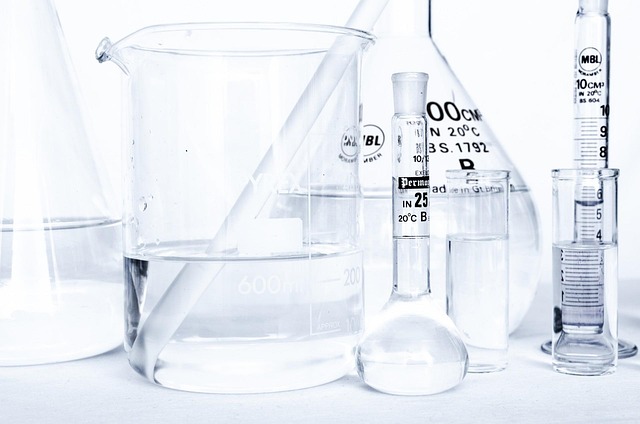 研究新癸酸苯基汞对聚合物材料微生物降解的抑制作用，延长塑料和橡胶制品的使用寿命。