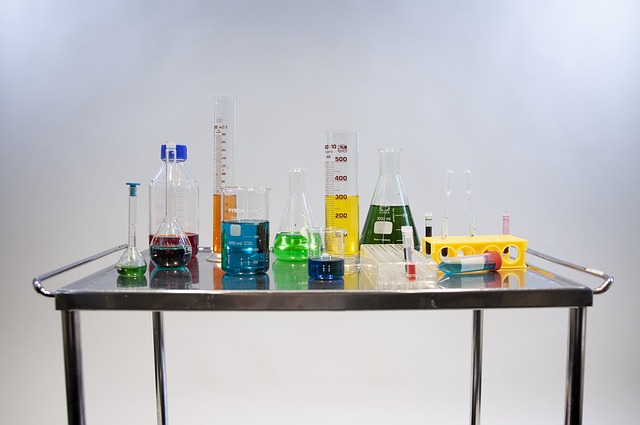 研究异辛酸铅对聚氯乙烯制品热稳定性的影响，评估其在不同加工条件下的表现。